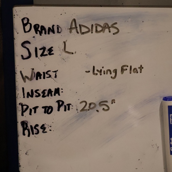 University of Washington V Neck T - Picture 6 of 6